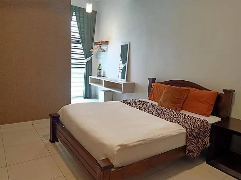 Wood Theme Home / Town Centre / 18Pax ملقا بيت للعطل