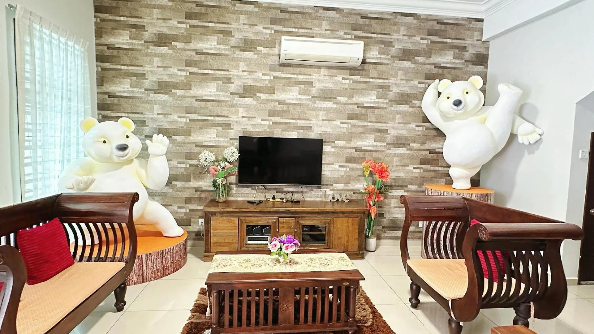 Wood Theme Home / Town Centre / 18Pax ملقا