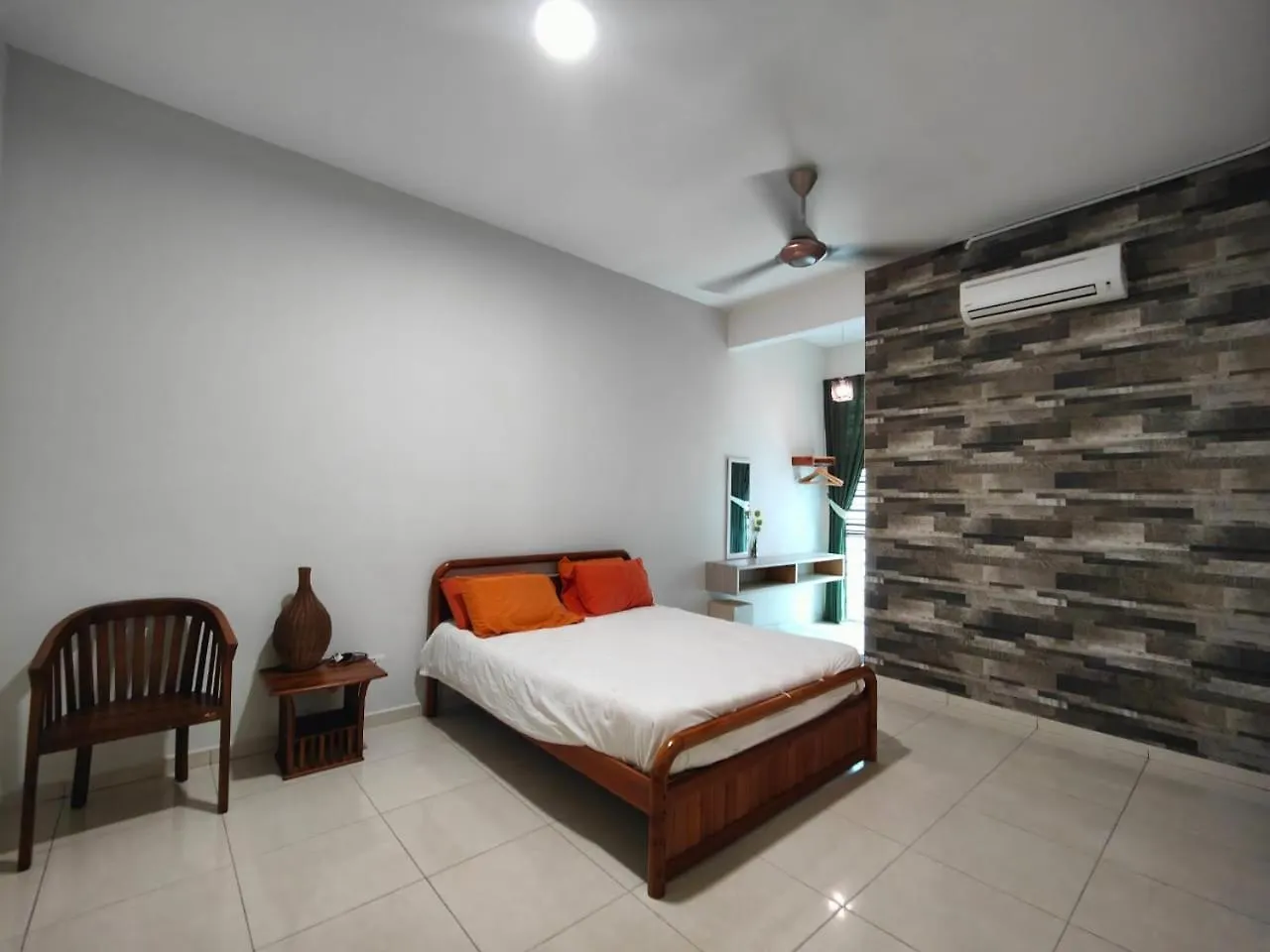 Nyaraló Wood Theme Home / Town Centre / 18Pax Malacca