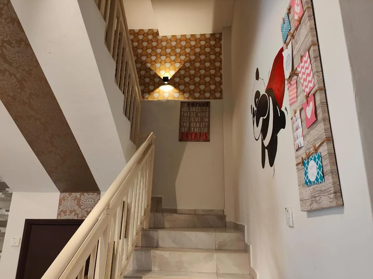 Wood Theme Home / Town Centre / 18Pax Malacca Nyaraló