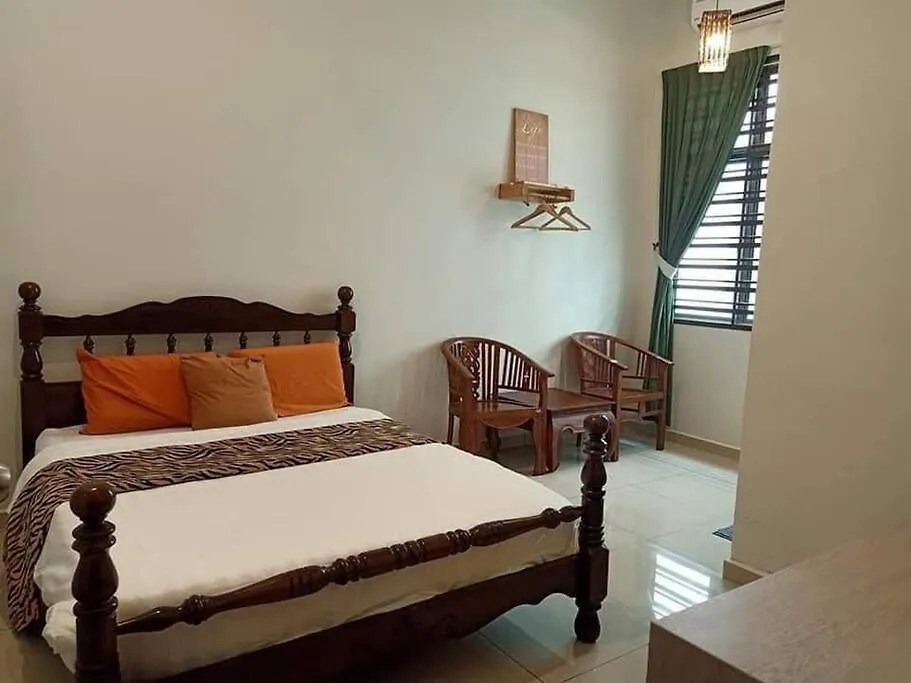 Wood Theme Home / Town Centre / 18Pax Malacca